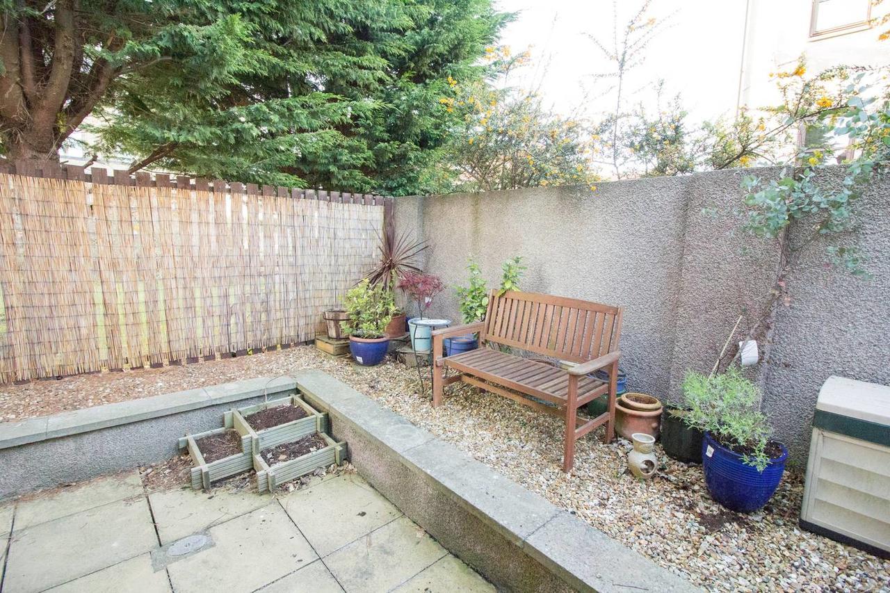 Apartment Beautiful & Private Seconds From Edinburgh